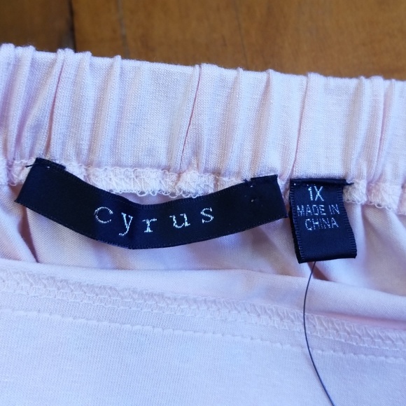 SOLD! Cyrus Lt. Pink Off Shoulder Top Sz 1X - Picture 6 of 7